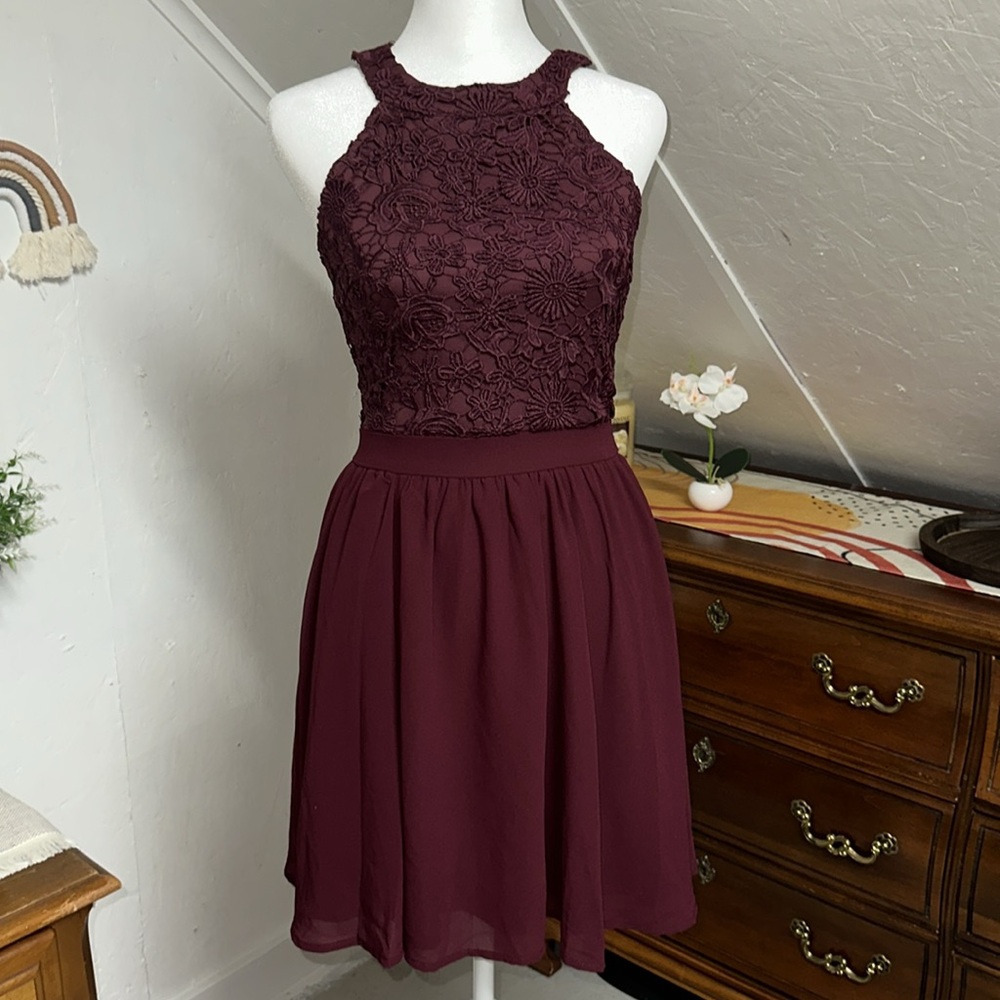 Nordstrom Lulus Skater Halter dress in burgundy. With lace top.‎ Hidden zipper.